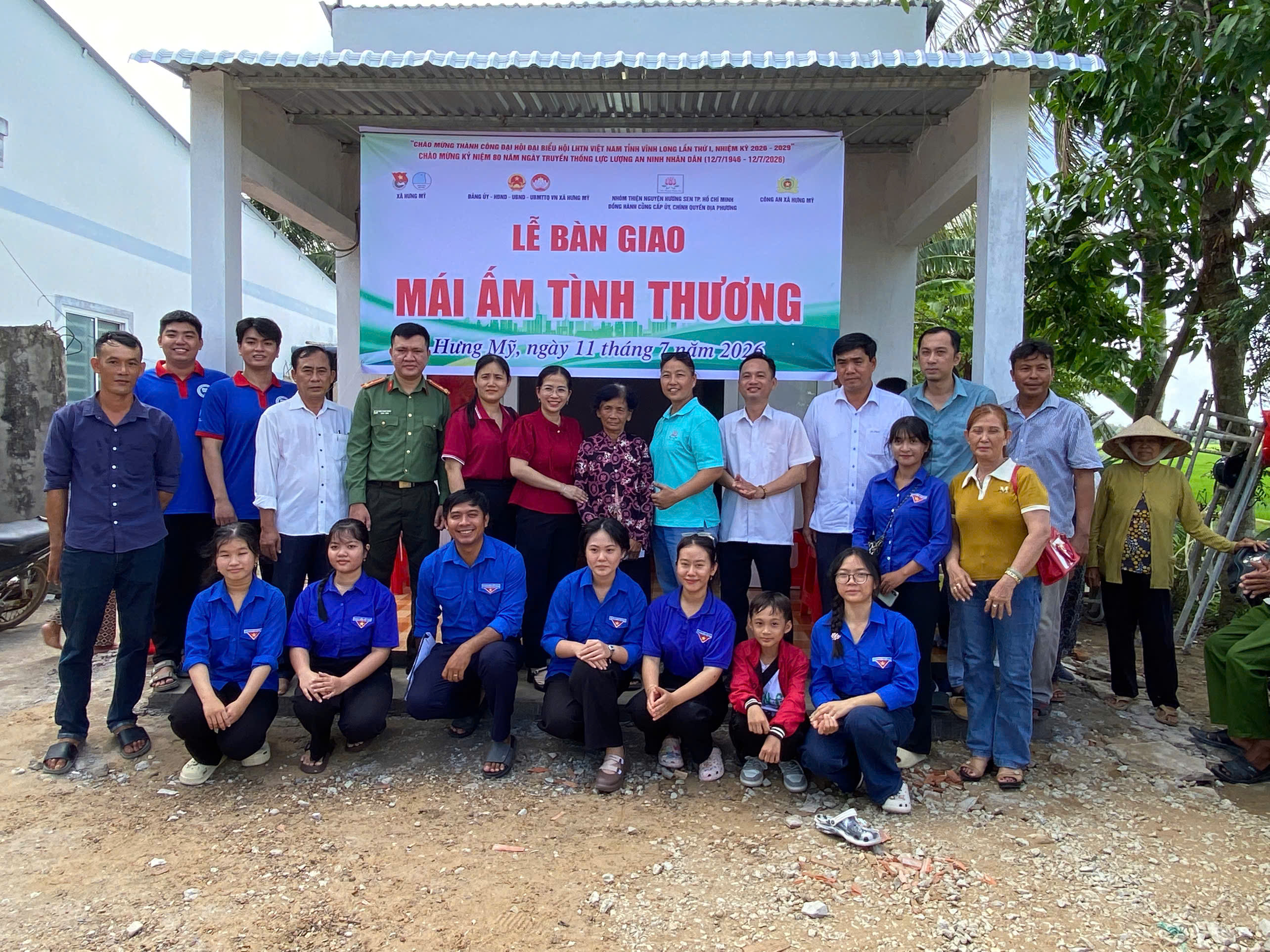 Hưng Mỹ: bàn giao "mái ấm tình thương" cho hộ bà Thạch Thị Ly tại ấp Trì Phong 

