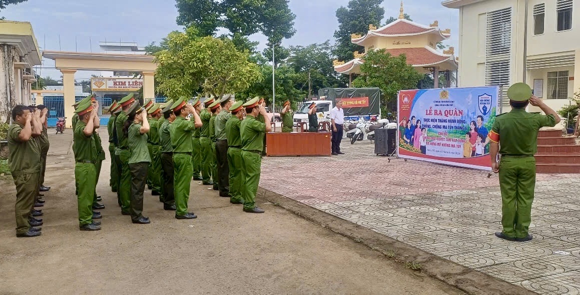 Công an xã Hưng Mỹ ra quân hưởng ứng Tháng hành động phòng, chống ma túy năm 2026