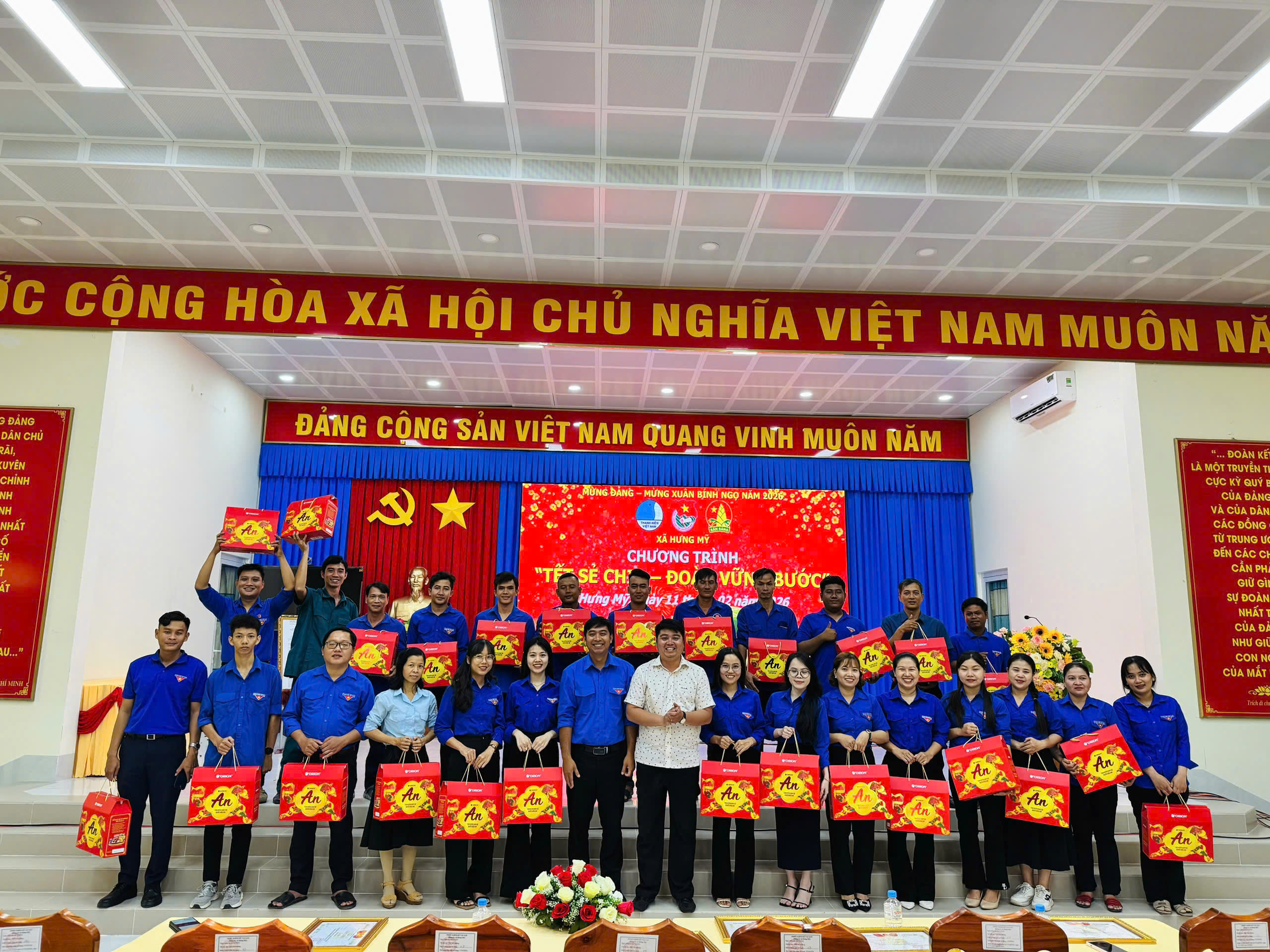 Hội nghị khen thưởng Công tác Đoàn và phong trào thanh thiếu nhi năm 2025 gắn với chúc Tết Nguyên đán Bính Ngọ năm 2026 cho cán bộ Đoàn trực thuộc