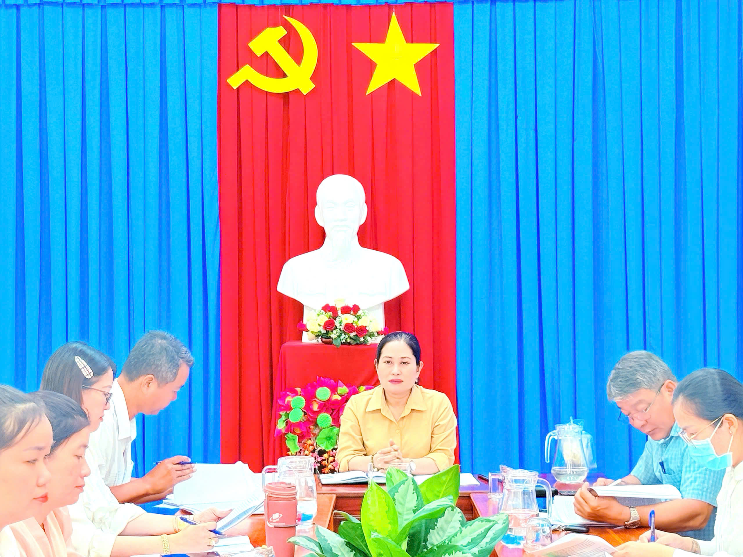 Thường trực Đảng ủy xã nghe các ngành báo cáo kết quả thực hiện nhiệm vụ năm 2025
 
