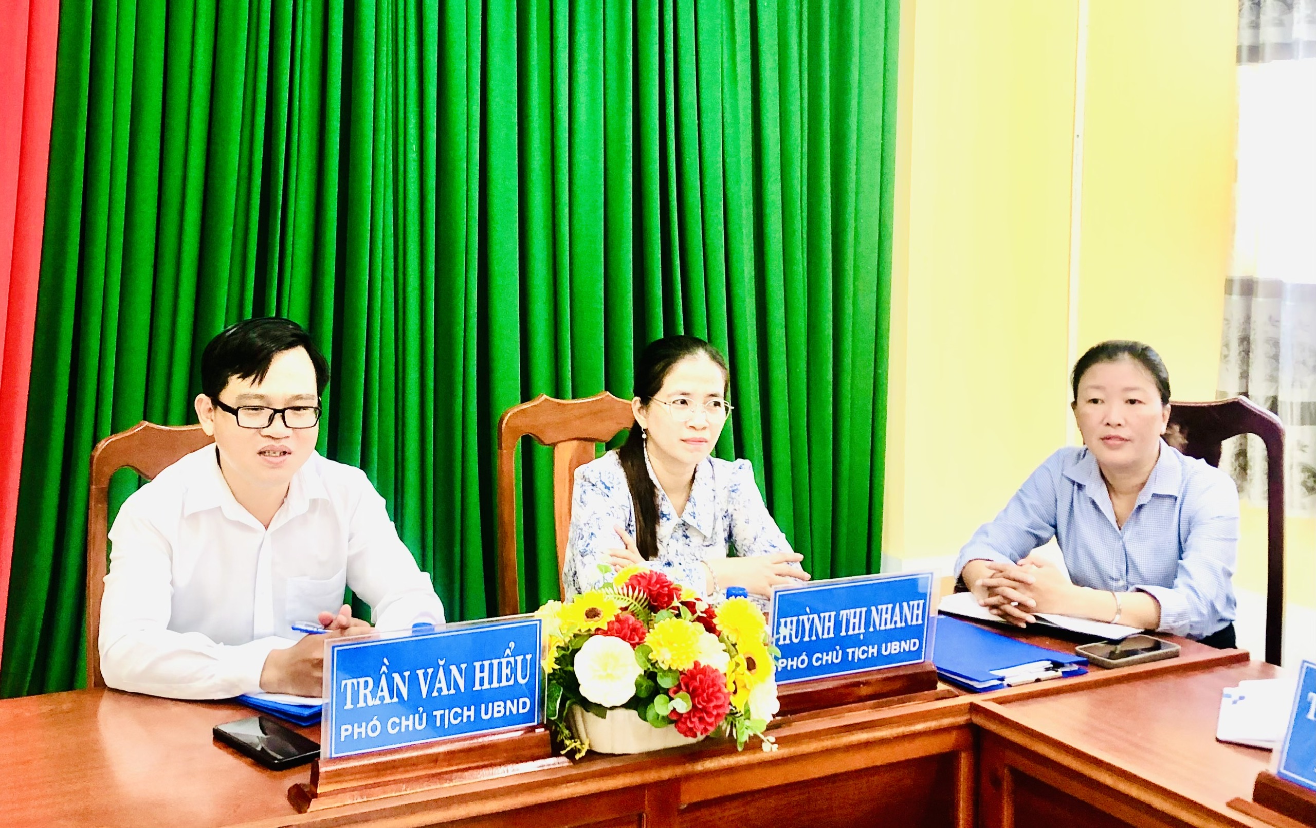 UBND xã Hưng Mỹ tổ chức họp mặt bàn giao nhiệm vụ trường học