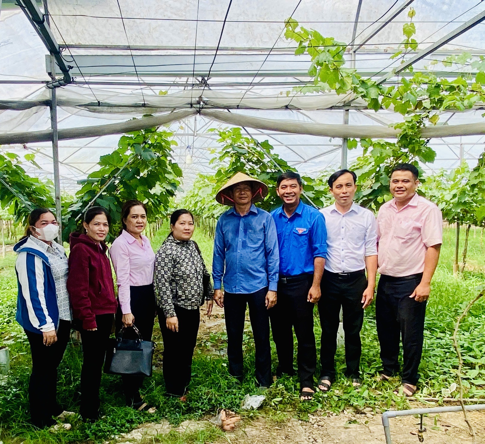 Ban đại diện Ngân hàng chính sách xã hội kiểm tra hoạt động tín dụng chính sách tại ấp Qui Nông A