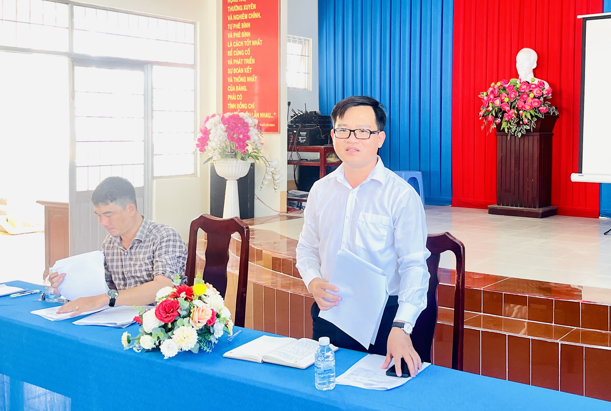 UBND xã Hưng Mỹ tổ chức họp triển khai các biện pháp an toàn sinh học phòng ngừa bệnh DTLCP trong chăn nuôi nông hộ