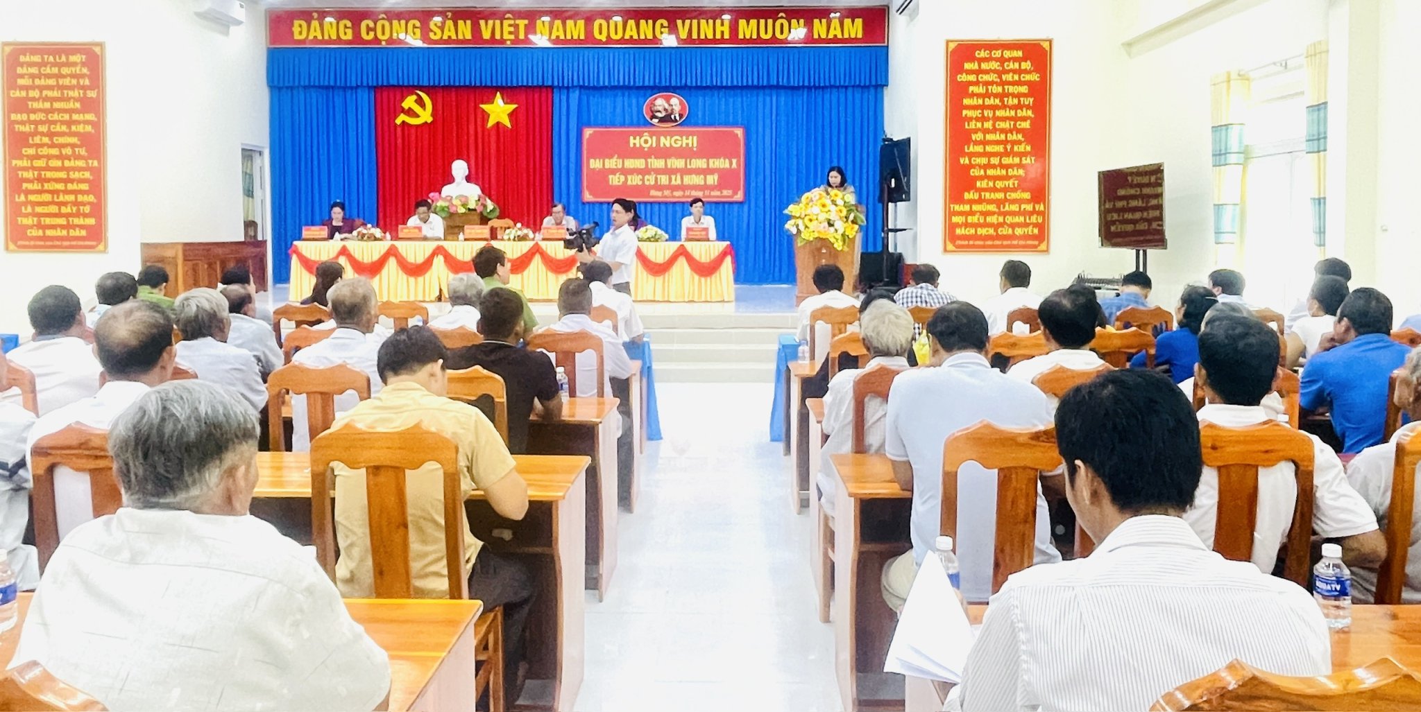 Tổ đại biểu Hội đồng nhân dân tỉnh tiếp xúc cử tri xã Hưng Mỹ trước kỳ họp thường lệ cuối năm 2025