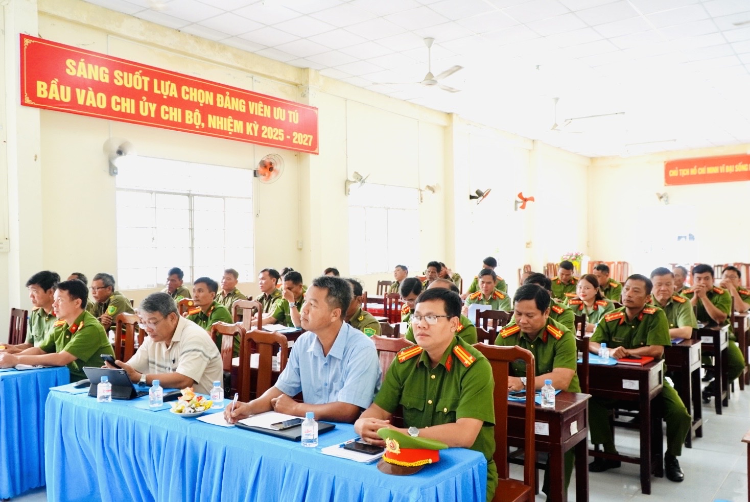 Công an xã Hưng Mỹ tổ chức Hội nghị Tổng kết công tác Công an năm 2025 và triển khai nhiệm vụ công tác năm 2026