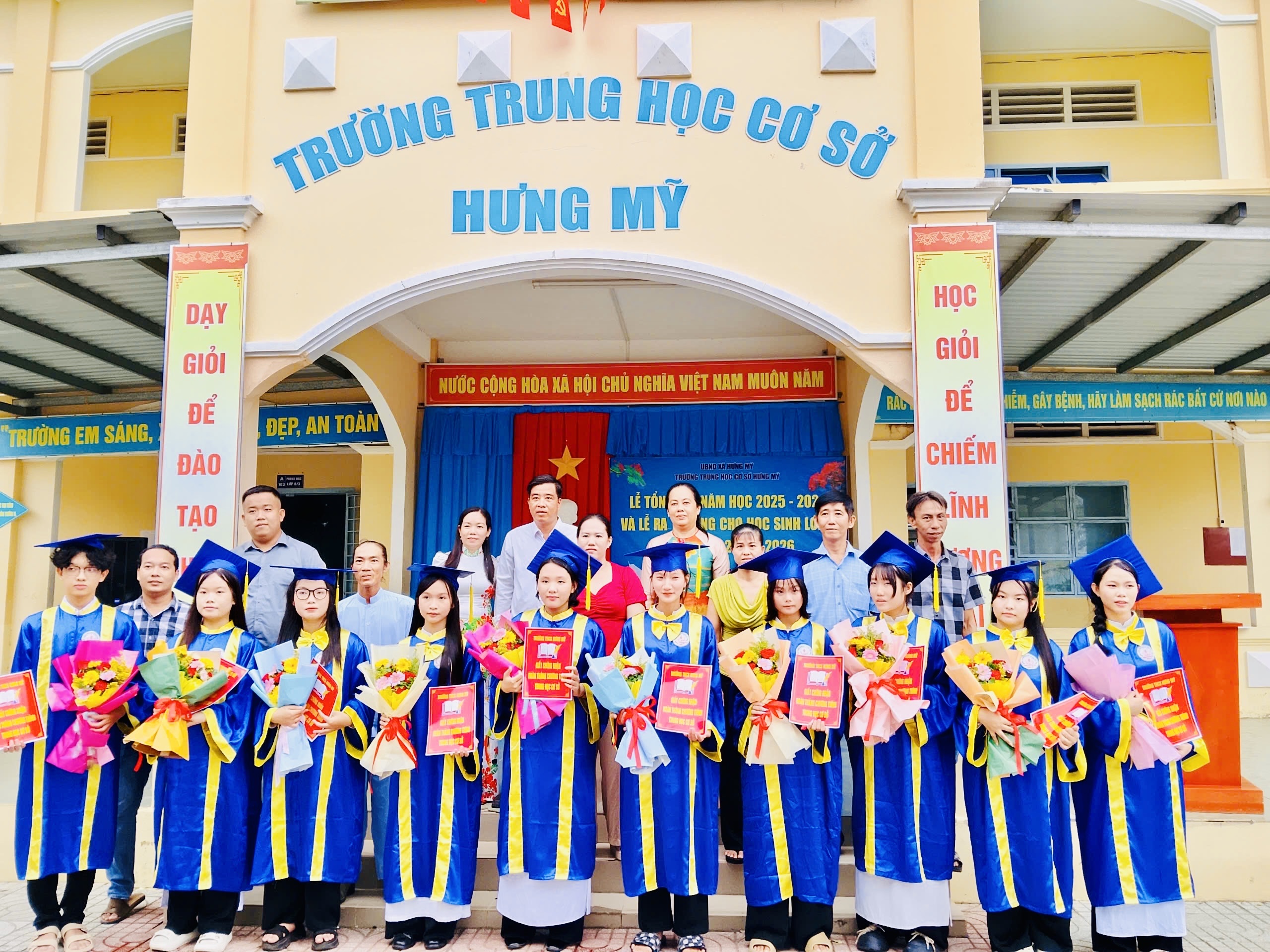 Xã Hưng Mỹ đồng loạt tổ chức lễ tổng kết năm học 2025 - 2026