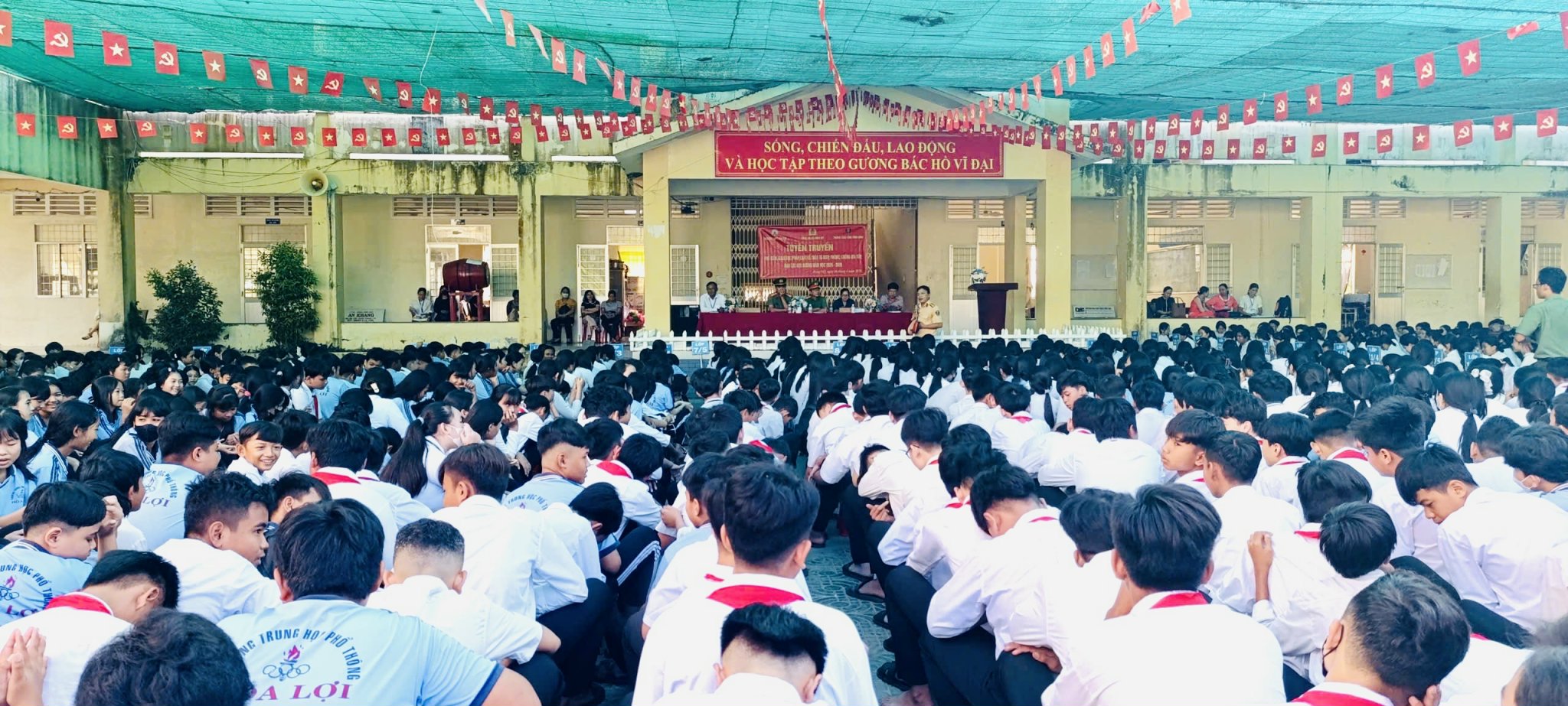 Tăng cường giáo dục pháp luật cho học sinh: Tuyên truyền phòng, chống ma túy và an toàn giao thông tại Trường THPT Hòa Lợi