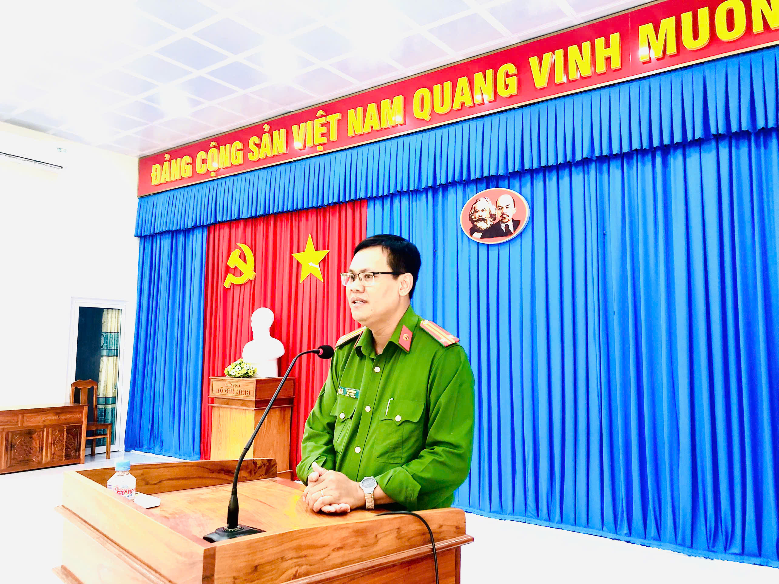 Công an xã Hưng Mỹ tăng cường tuyên truyền định danh điện tử mức 2 ; xóa đăng ký thường trú (xóa tử) và đăng ký thường trú cho trẻ em