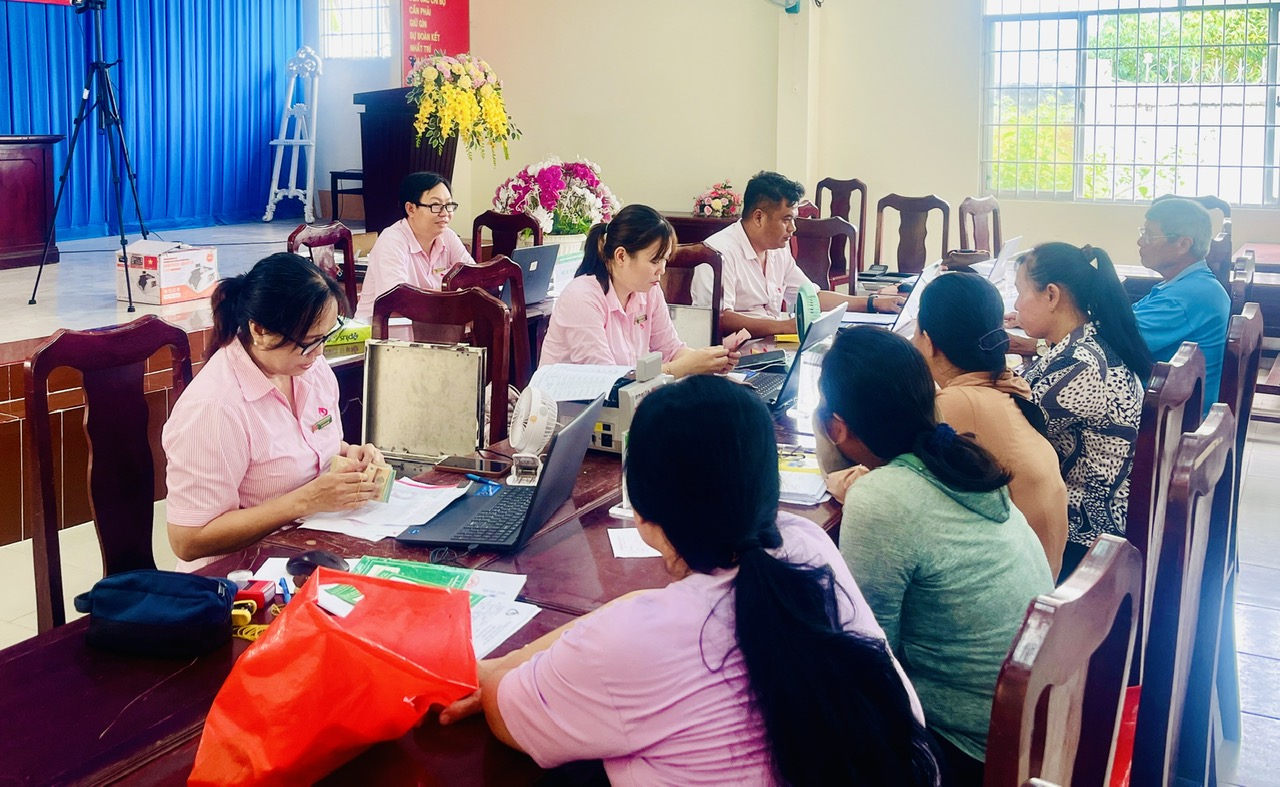 Ngân hàng Chính sách Xã hội Châu Thành giải ngân vốn vay cho người chấp hành xong án phạt tù