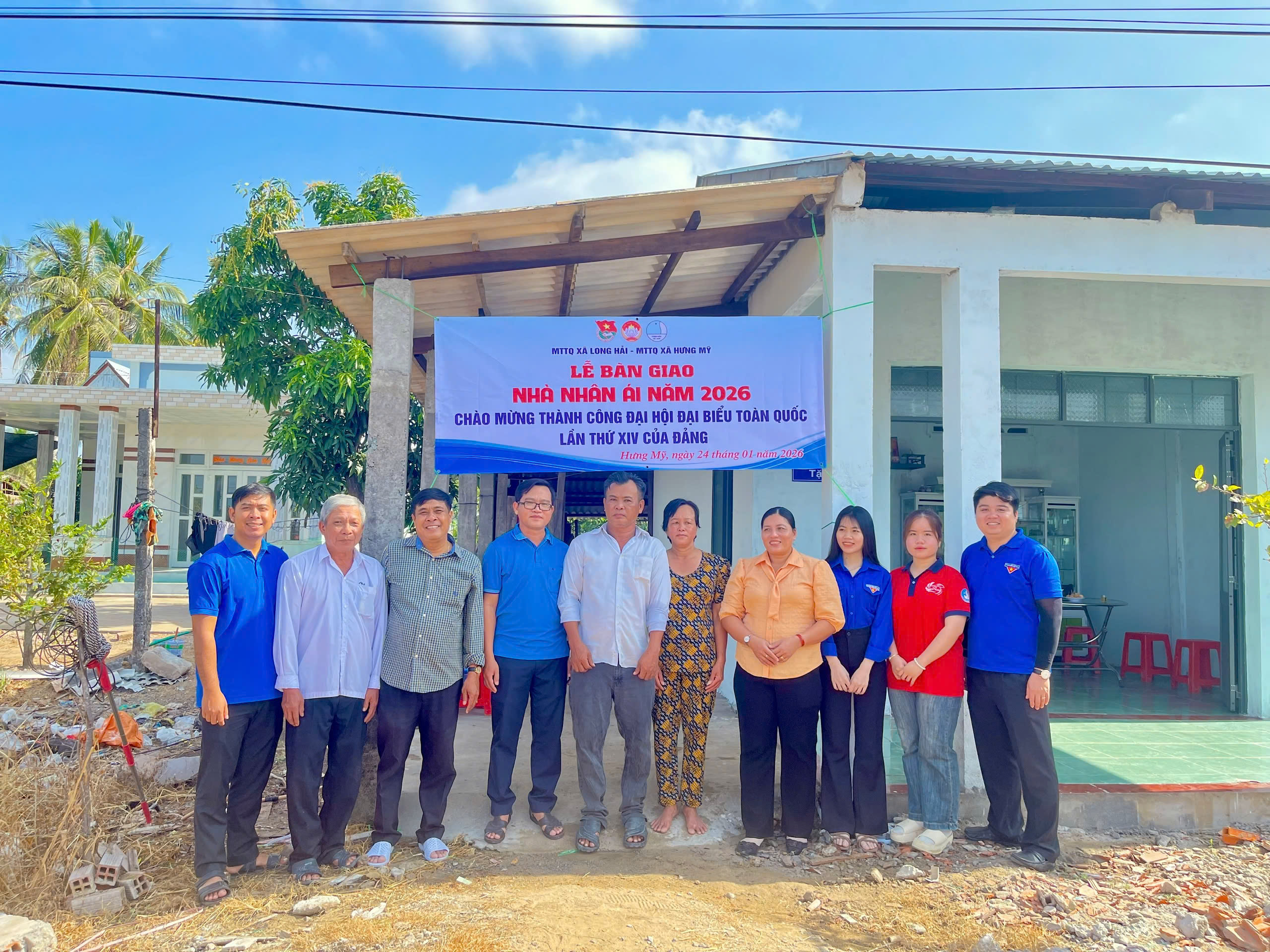 Bàn giao "Nhà nhân ái" tại ấp Ngãi Lợi