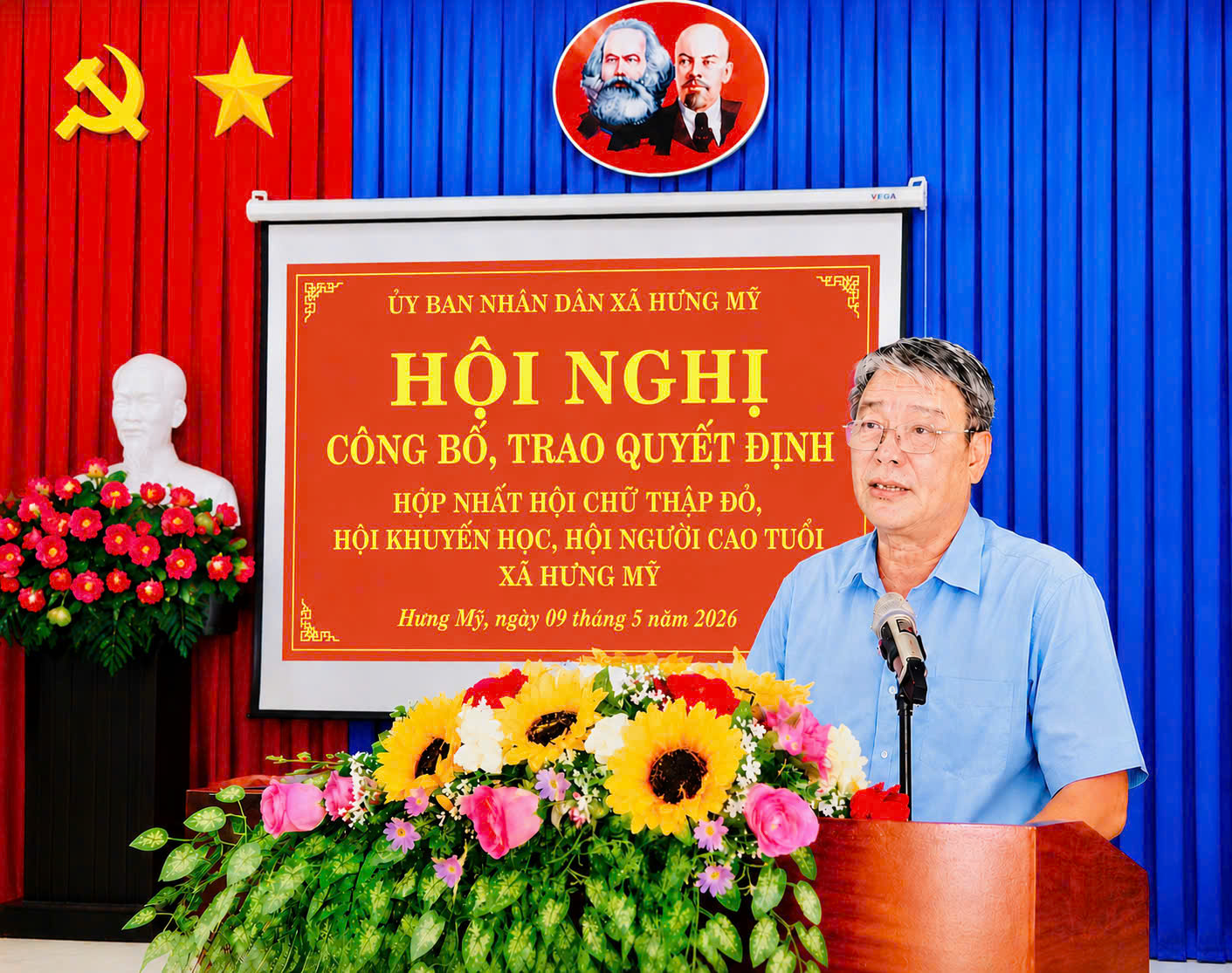 Hưng Mỹ tổ chức Hội nghị trao quyết định hợp nhất các tổ chức hội